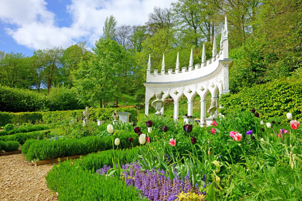 Gardening is a serious passion in the Cotswolds, so read on to discover ten of the best gardens in the Cotswolds